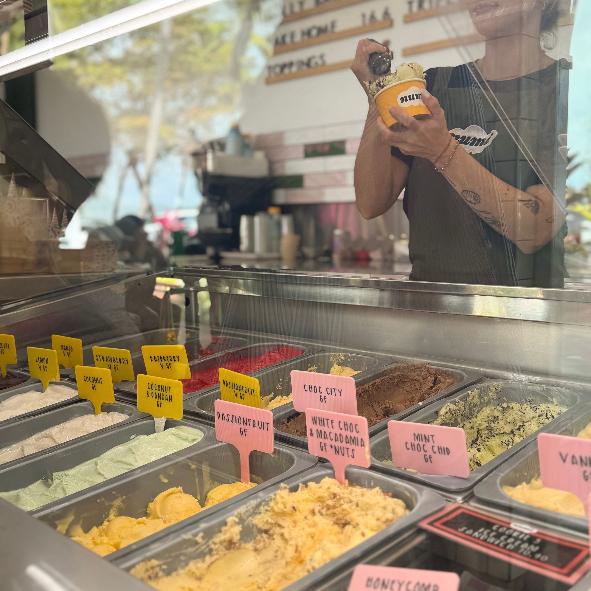 Personalised acrylic ice cream flavour signs with custom UV printing, reusable gelato flavour sticks for ice cream cabinets, dessert shops, cafés, gelaterias and food service displays.