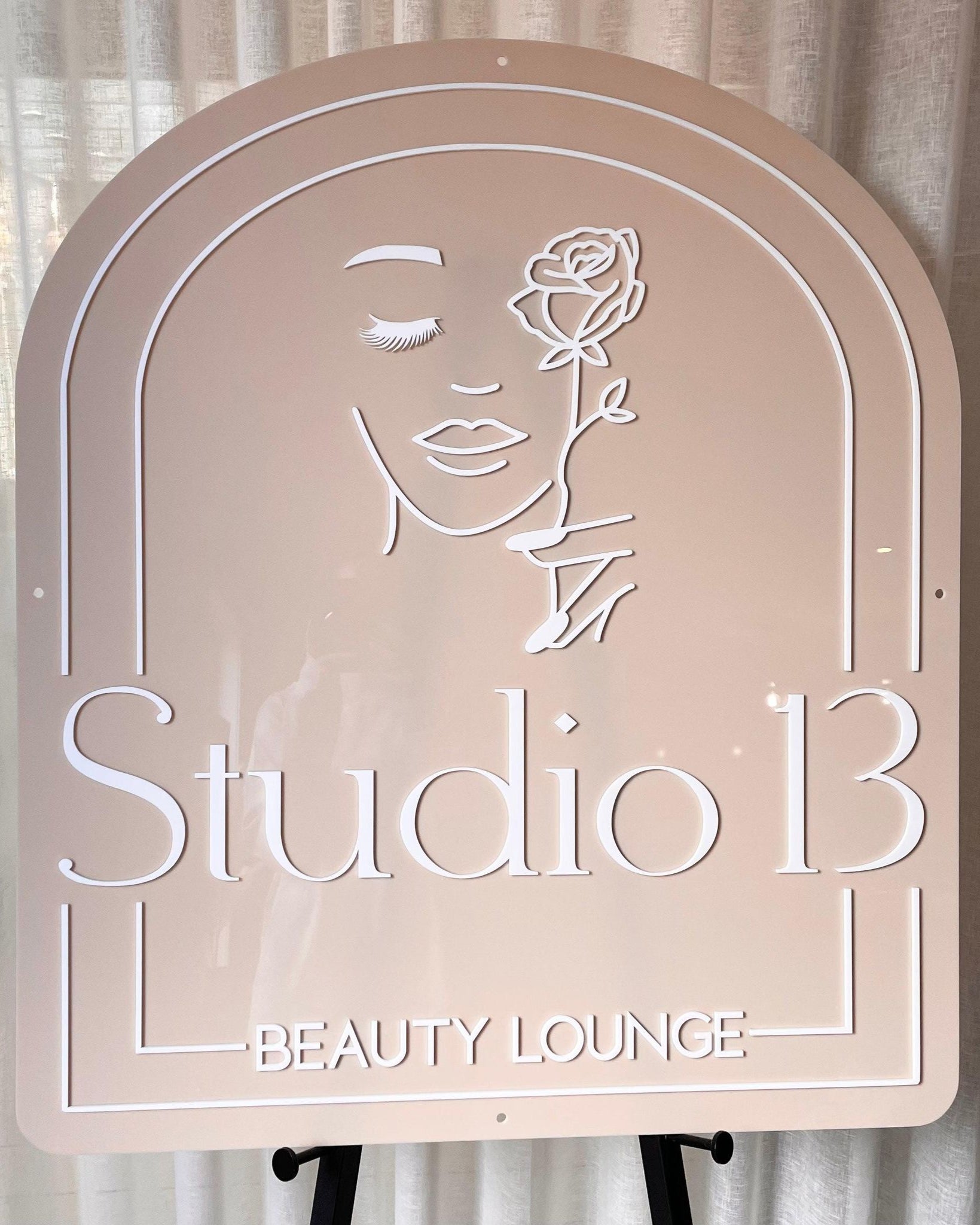 Latte arch sign with 3D white floral design