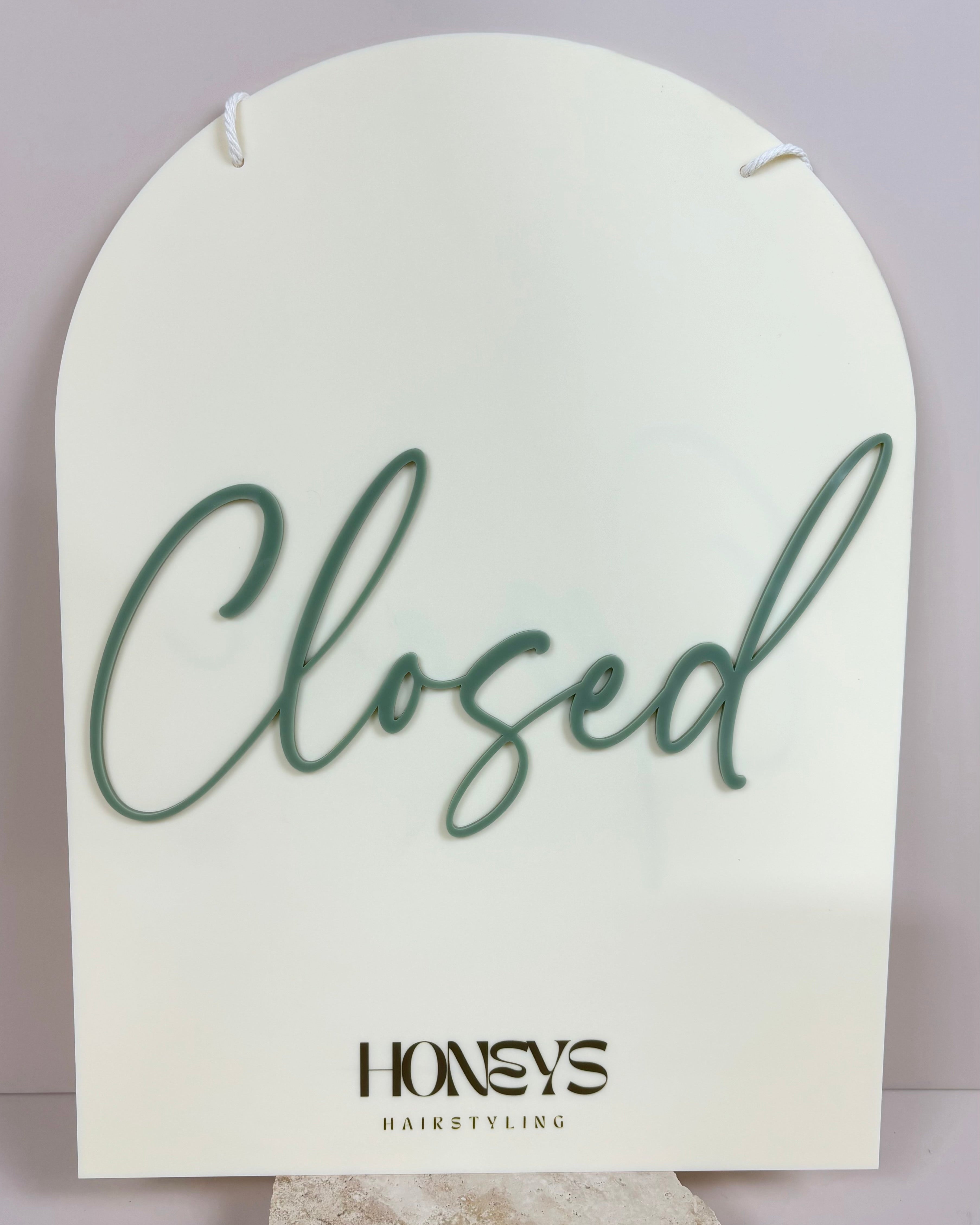 Closed sign in pastel green acrylic with modern script – arched door sign