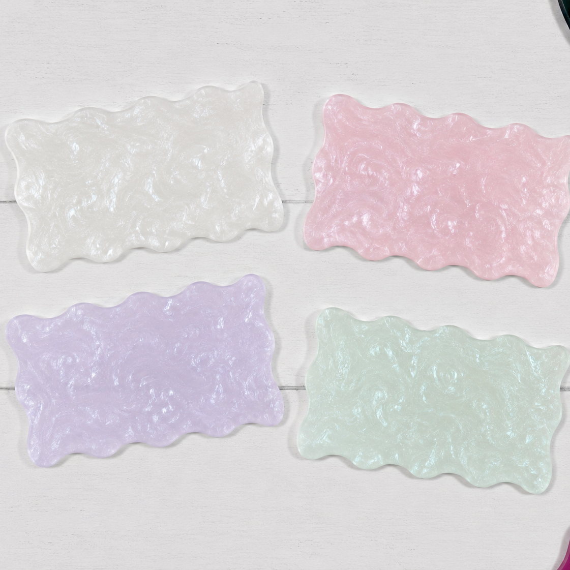 Pearl coloured wavy blanks