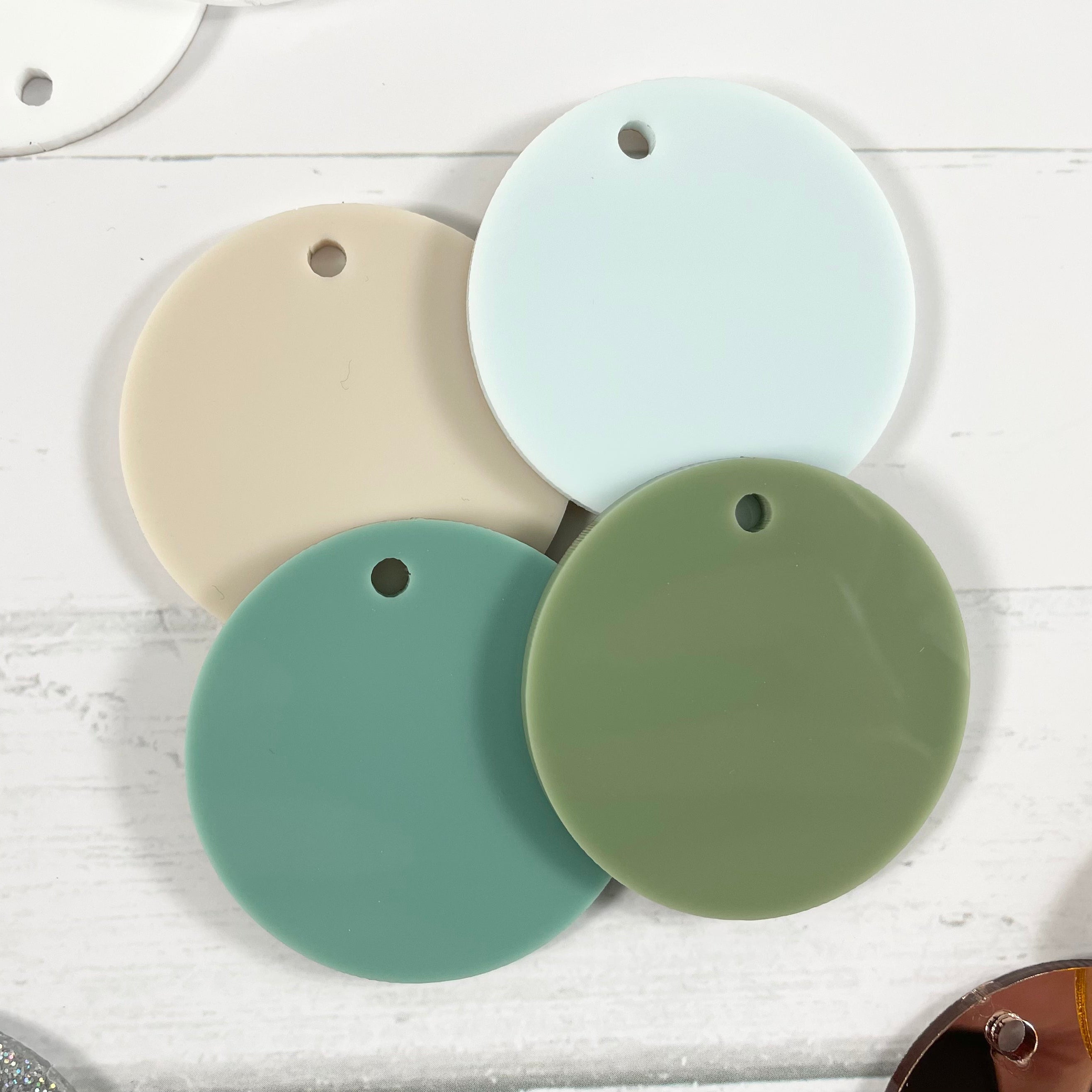 Coloured circle keyrings - 5pk