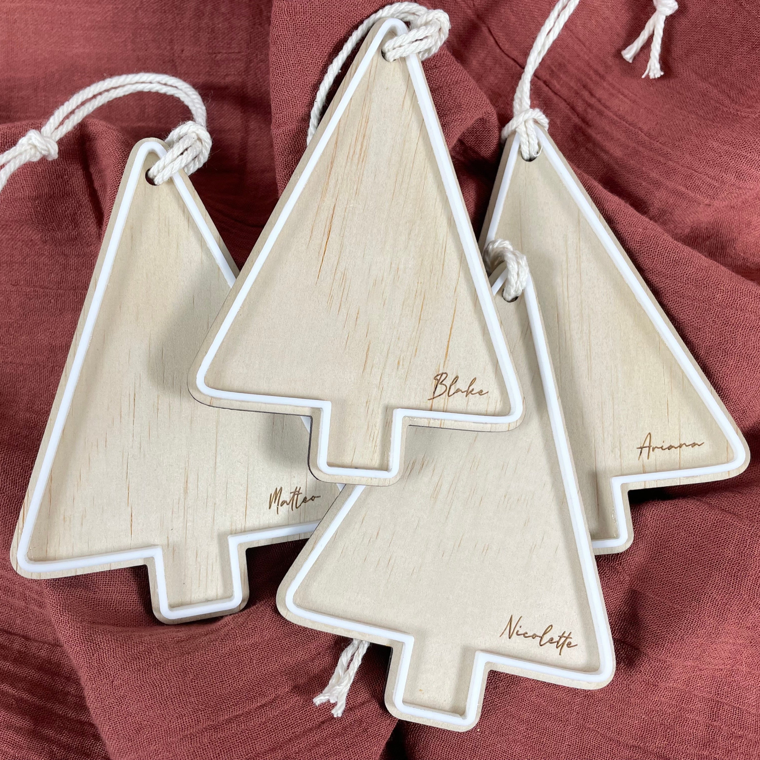 Minimalist Christmas tree name bauble