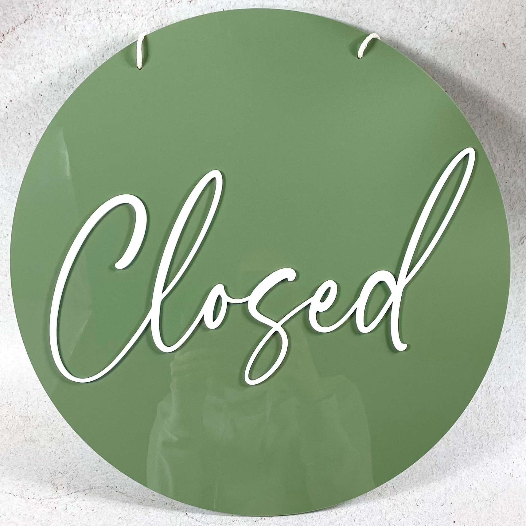 Round closed sign for business entrances – acrylic door signage
