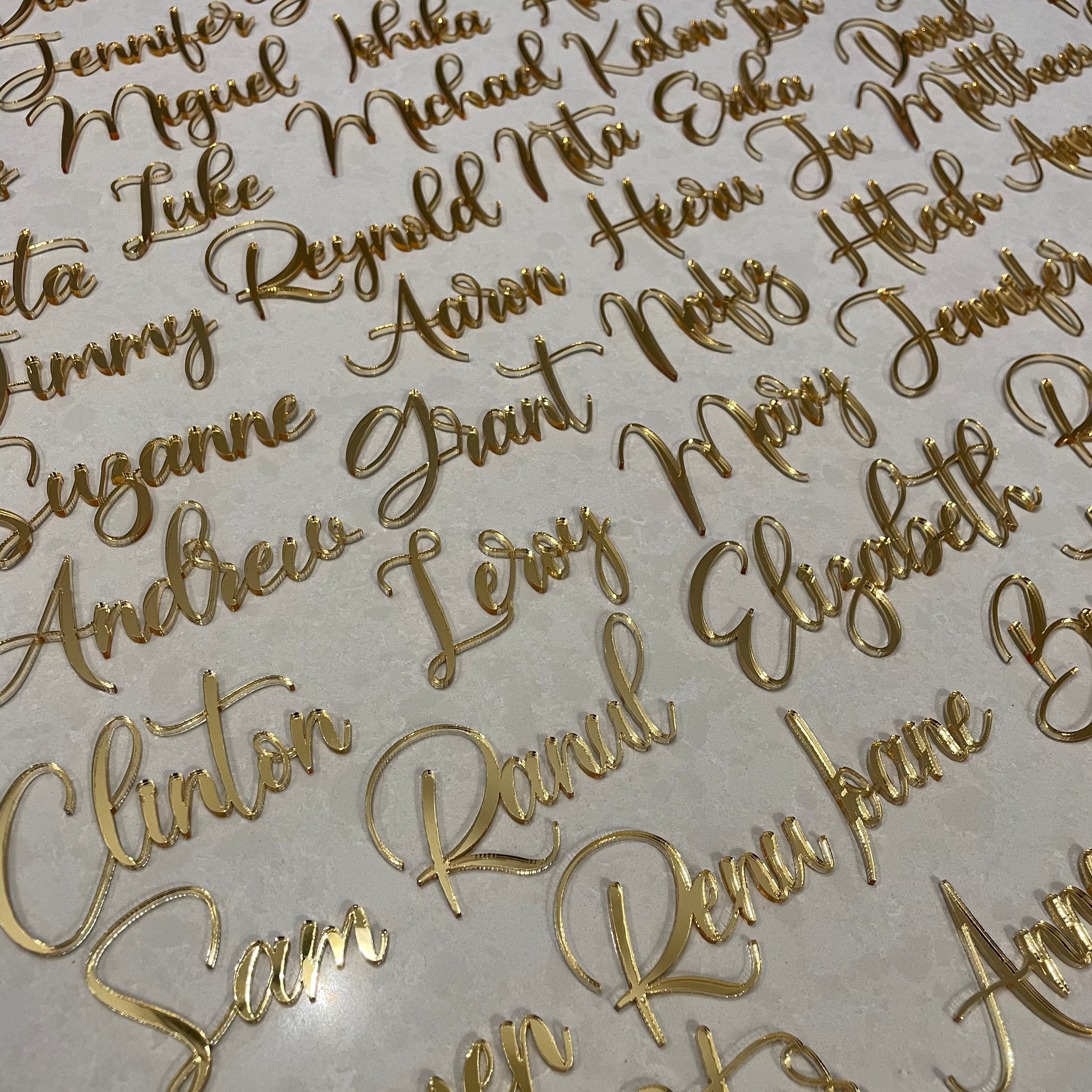 gold weddinh place cards
