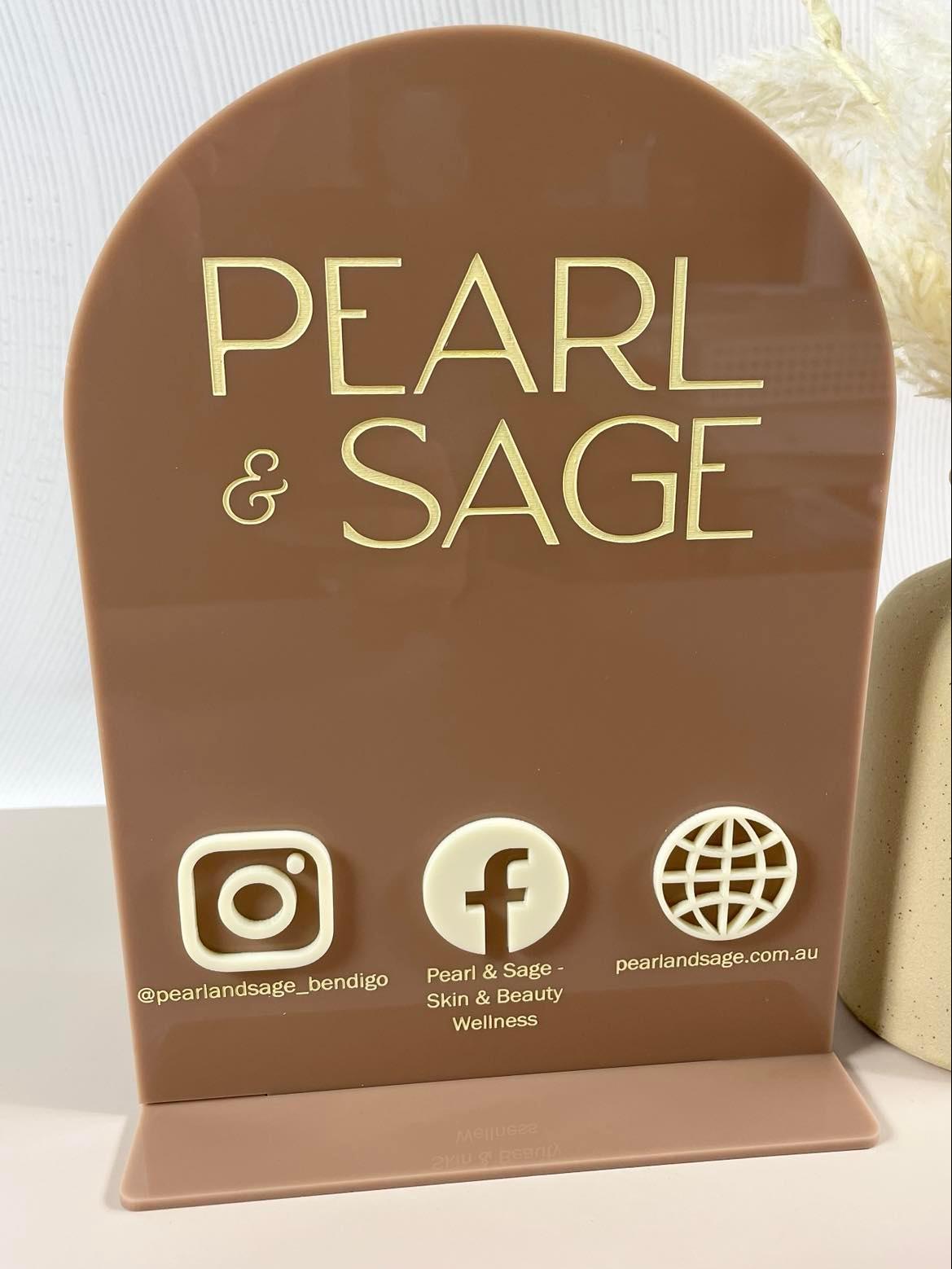 Social media stand - arched