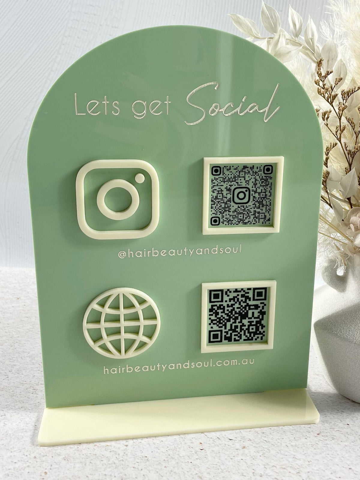 Social media stand (2 icon, 2 QR, arched)