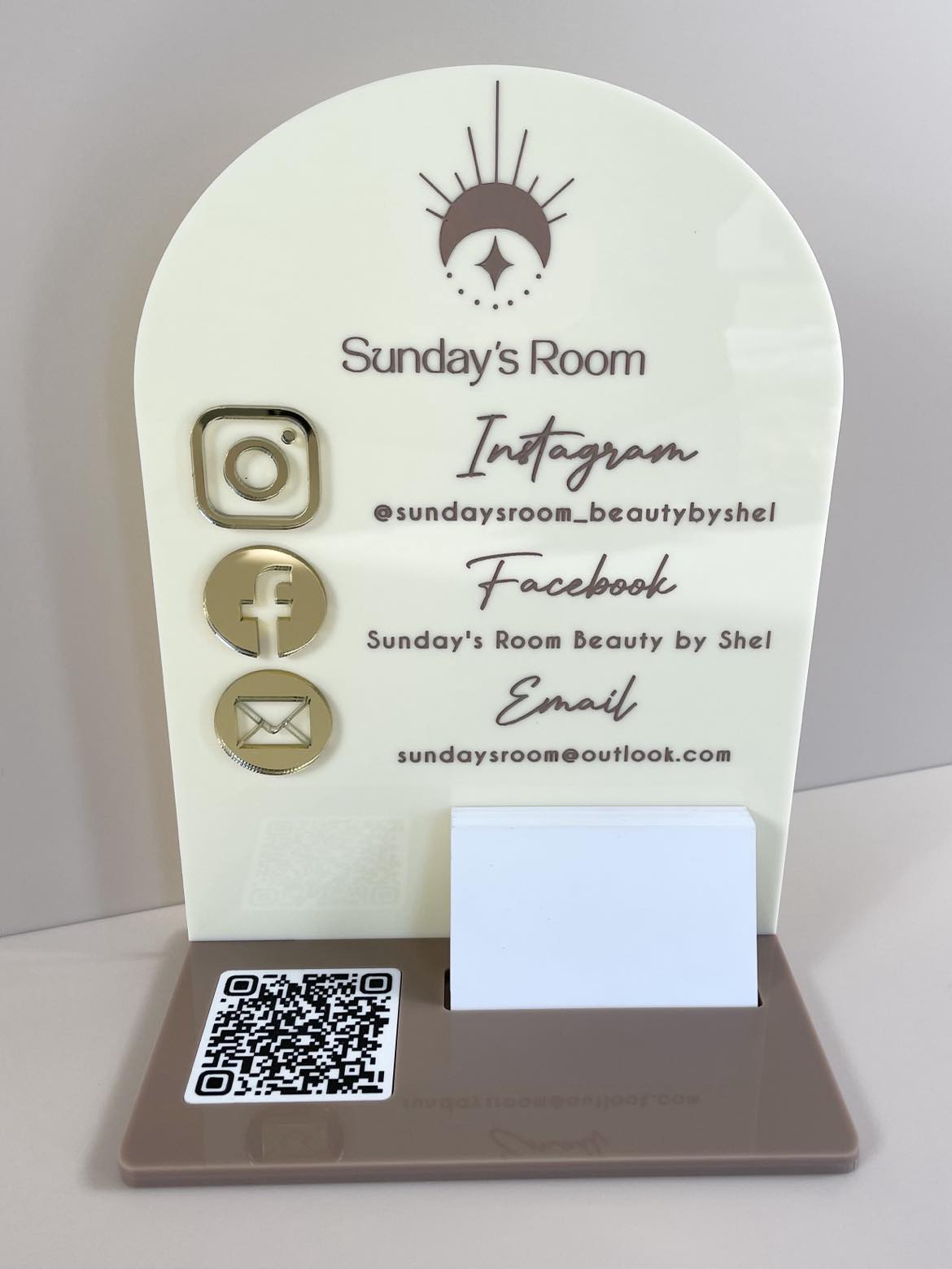 Card holder - signature display