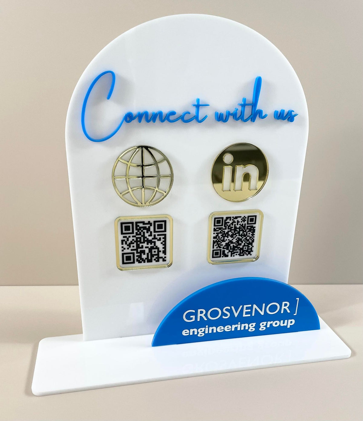 Social media stand (2 icon, 2 QR, double arched)