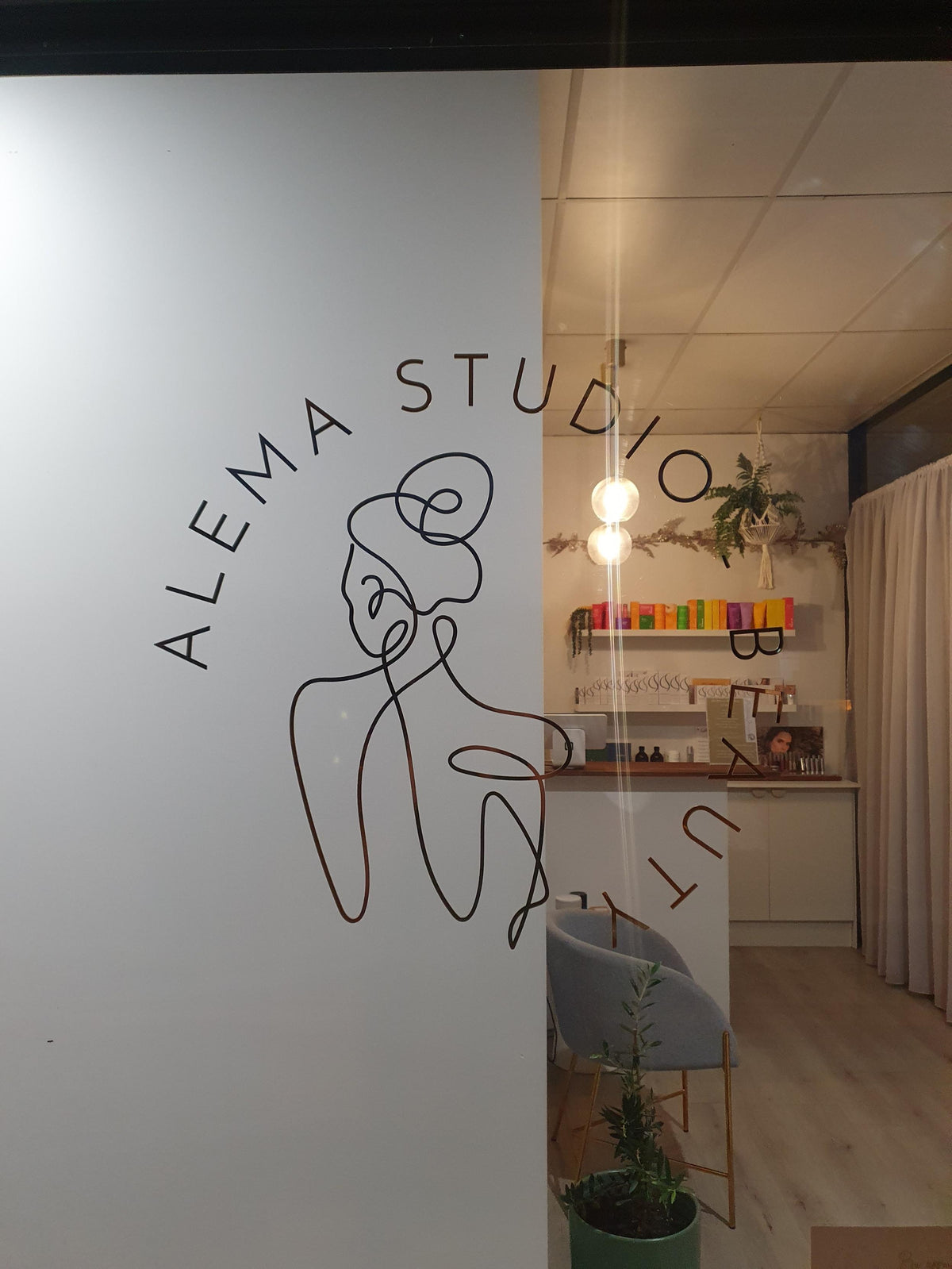 Lettering business sign 