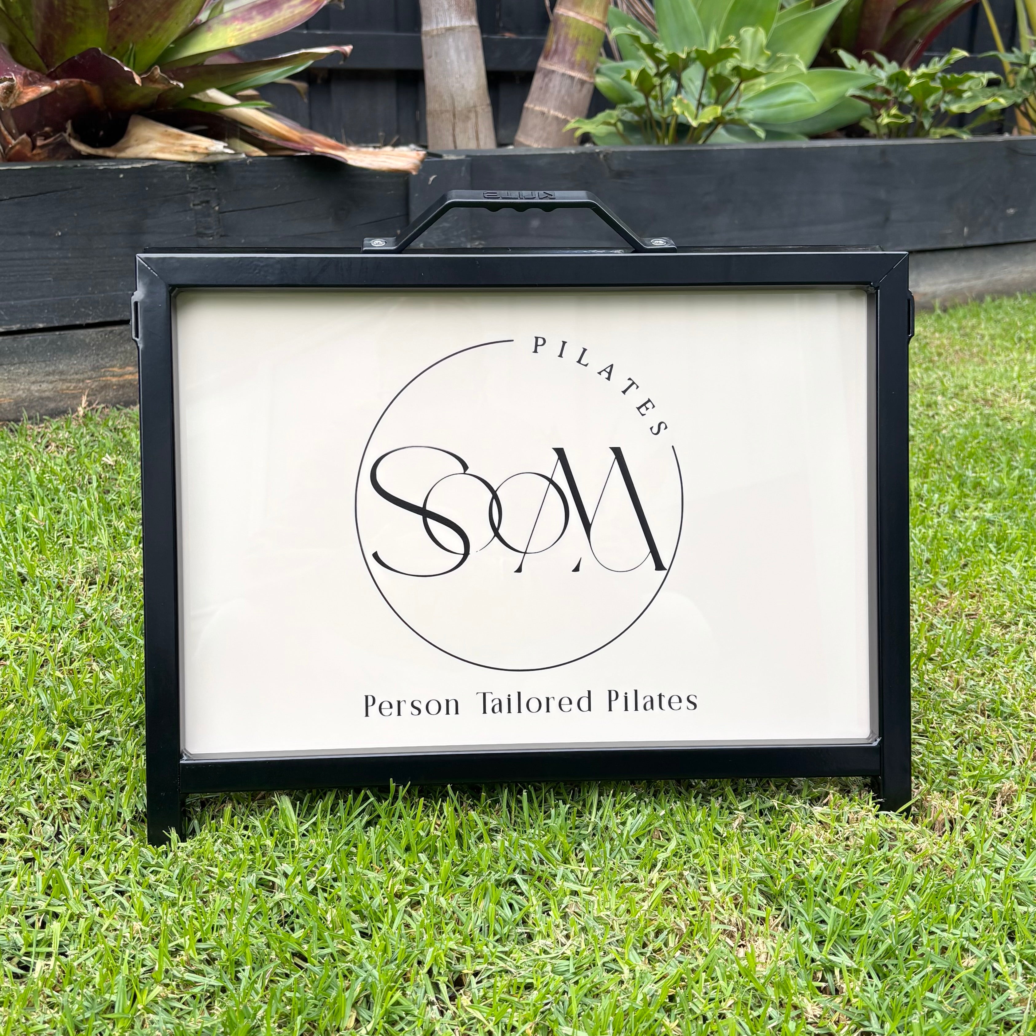 Custom A-frame sidewalk sign with UV printed interchangeable insert, portable pavement advertising sign for retail stores, cafés, salons, Pilates studios, gyms, boutiques and small businesses.