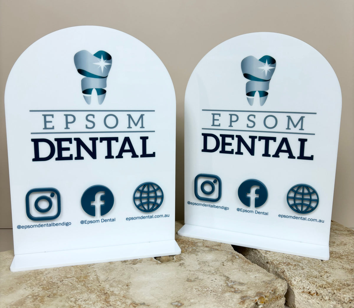 Social media stands 