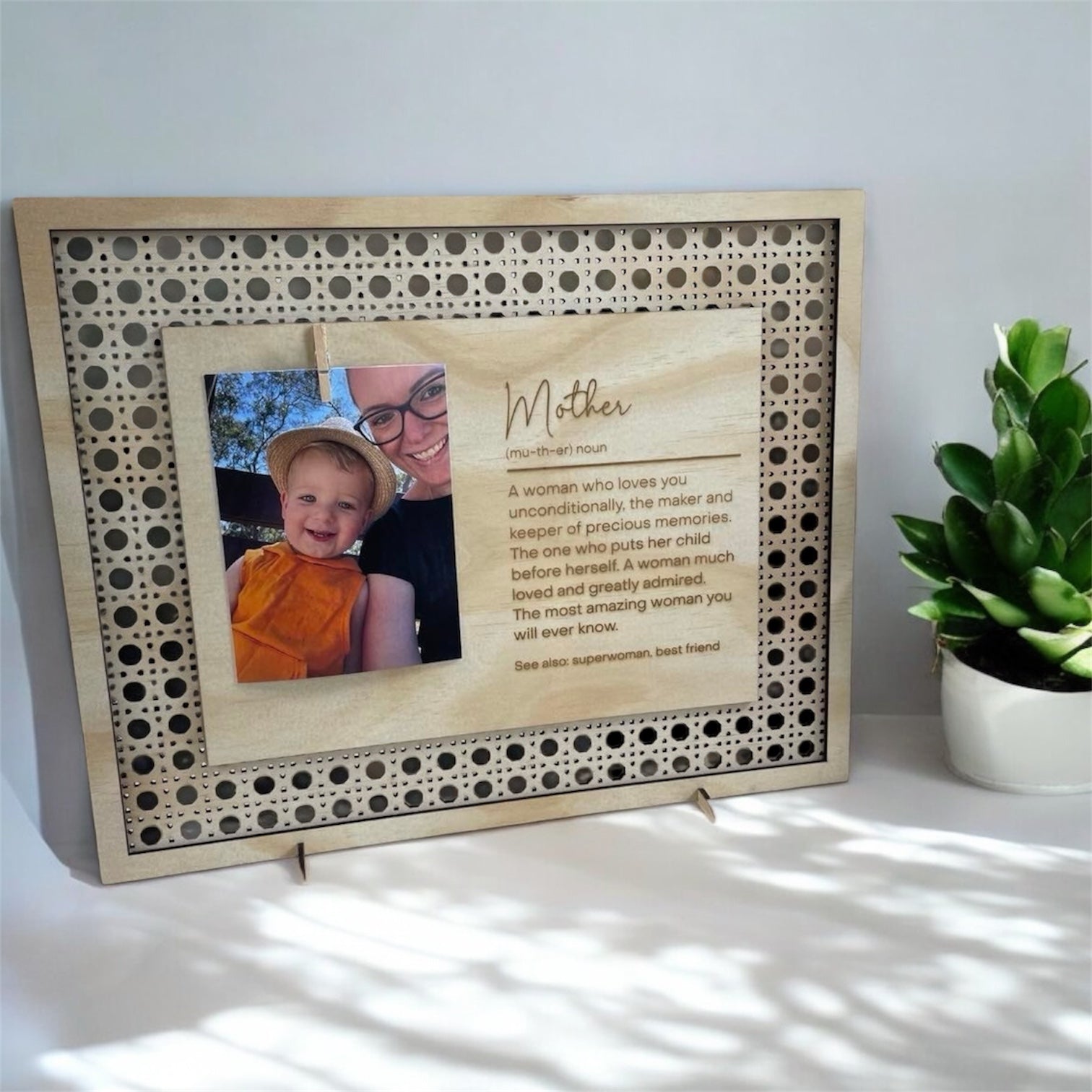 Modern rattan Mother’s Day frame 