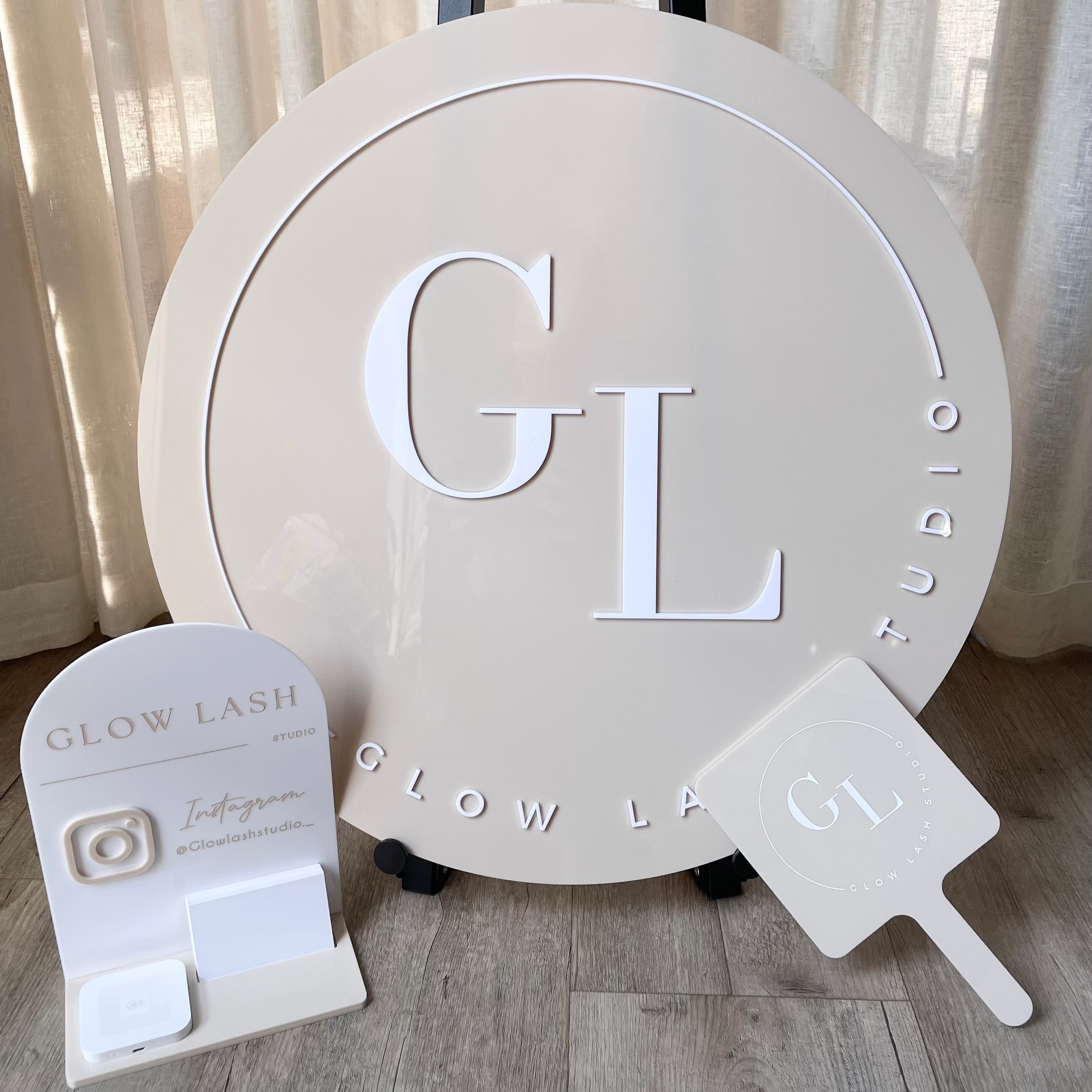GL salon signage kit with round sign, social stand and handheld mirror