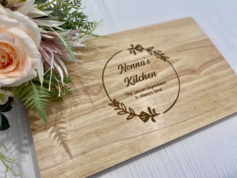  personalised mothers day chopping boards clyde north
