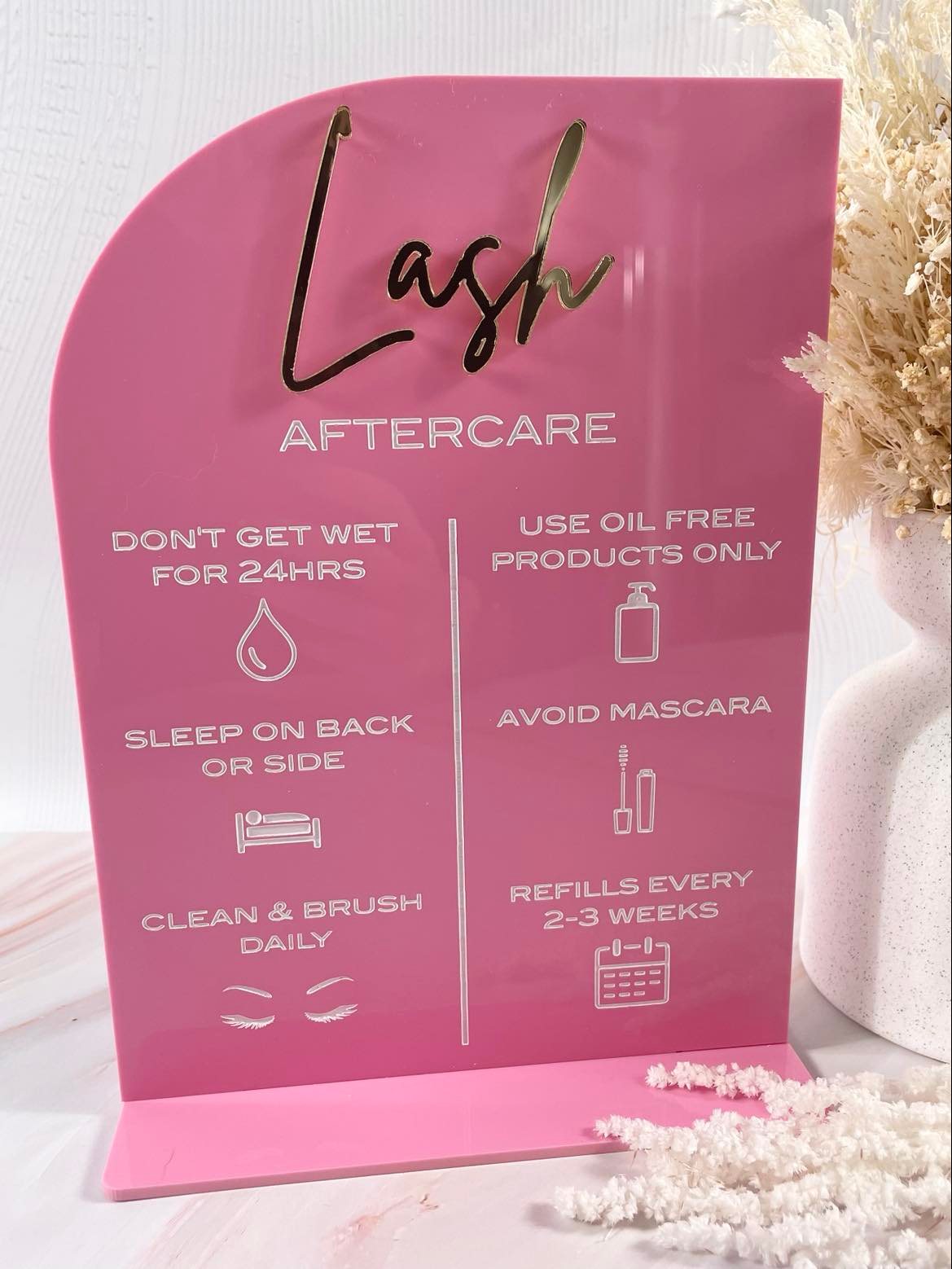 Lash aftercare stand