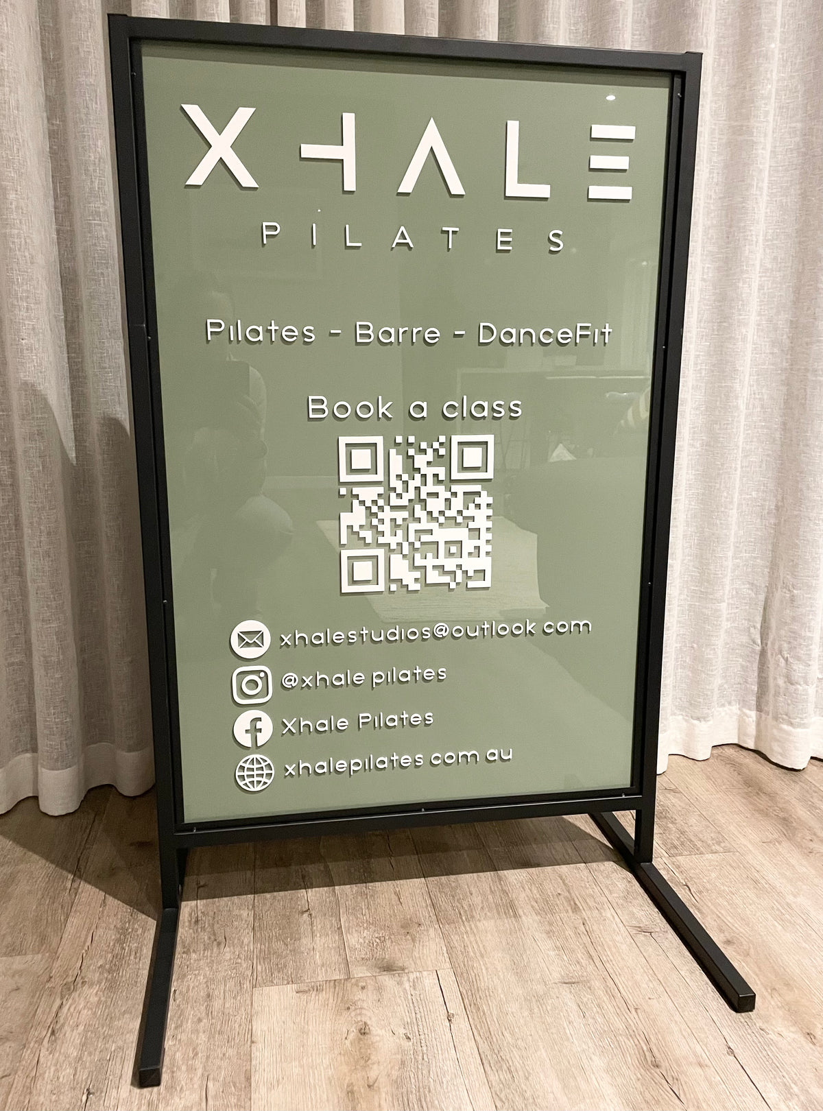 acrylic advertising stands