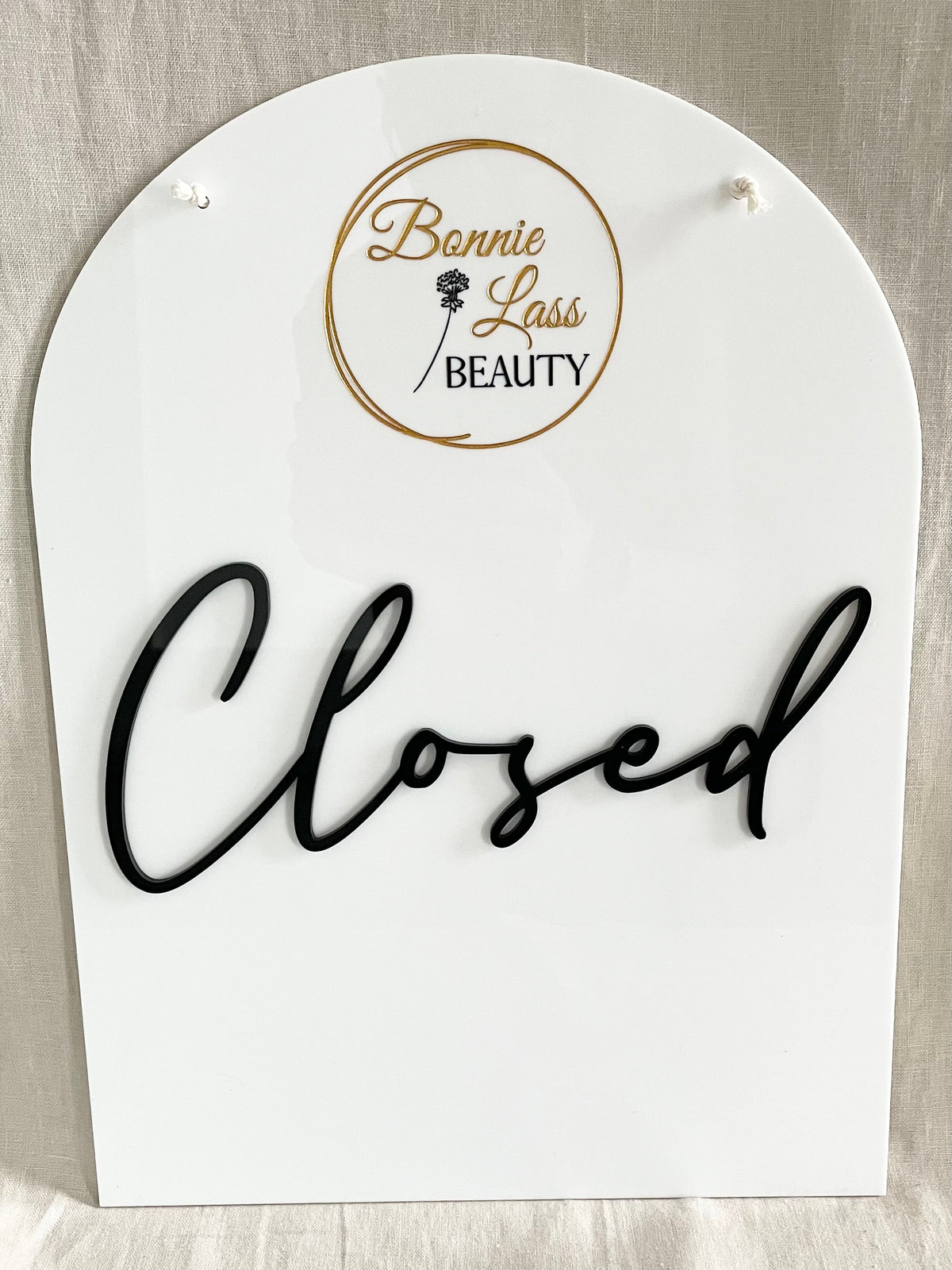 arched closed sign 